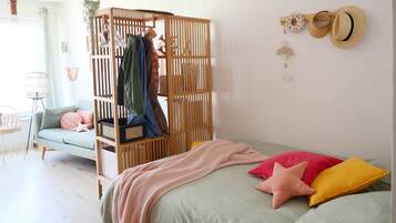 1 chambre, fer et planche Ă  repasser, Wi-Fi gratuit, draps fournis