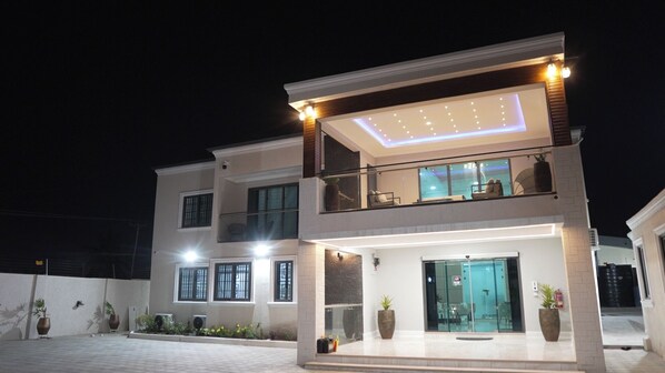 المنشأة من الخارج