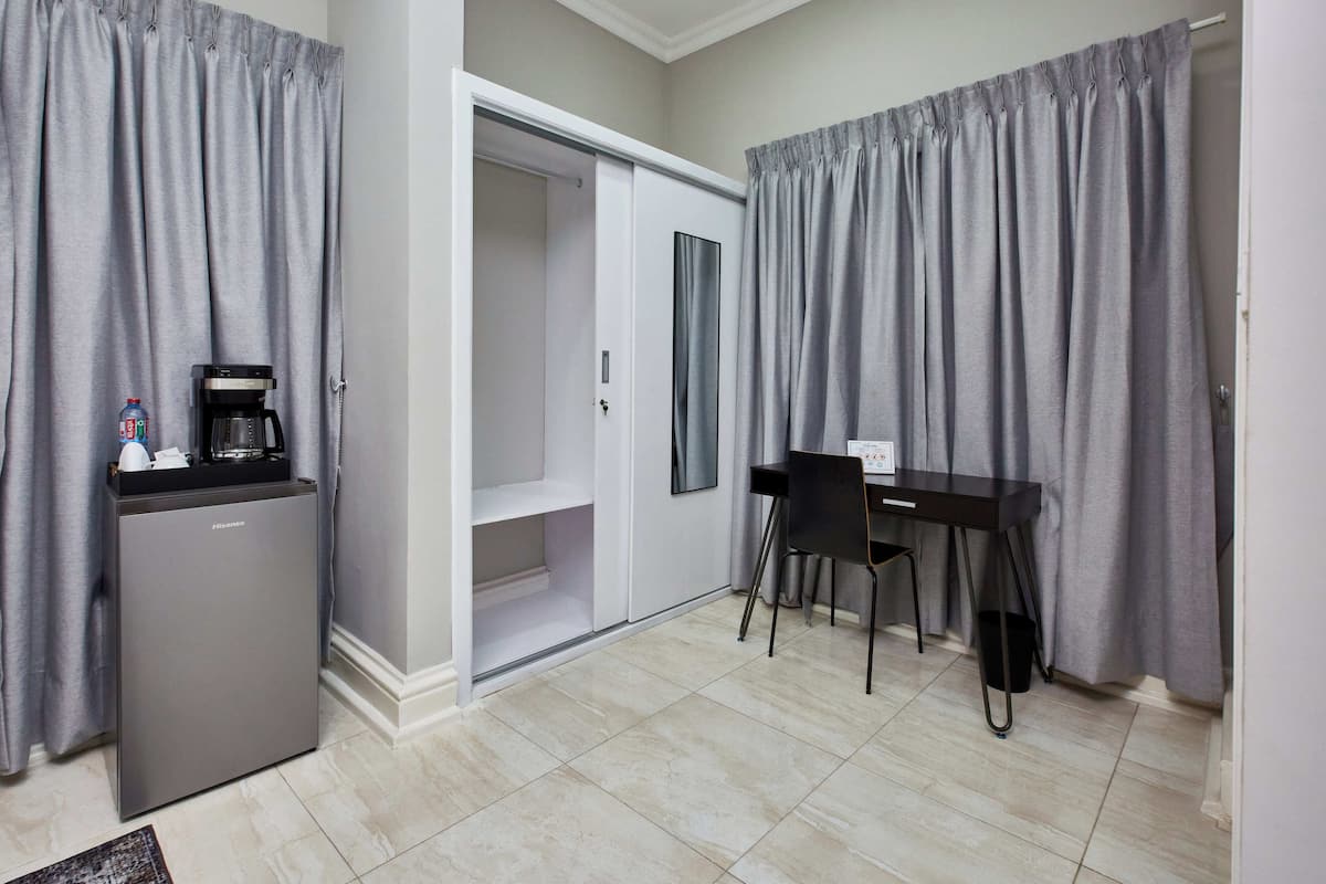 Deluxe kamer, 1 twee- of 2 eenpersoonsbedden | 1 slaapkamer, hypoallergeen beddengoed, een kluis op de kamer