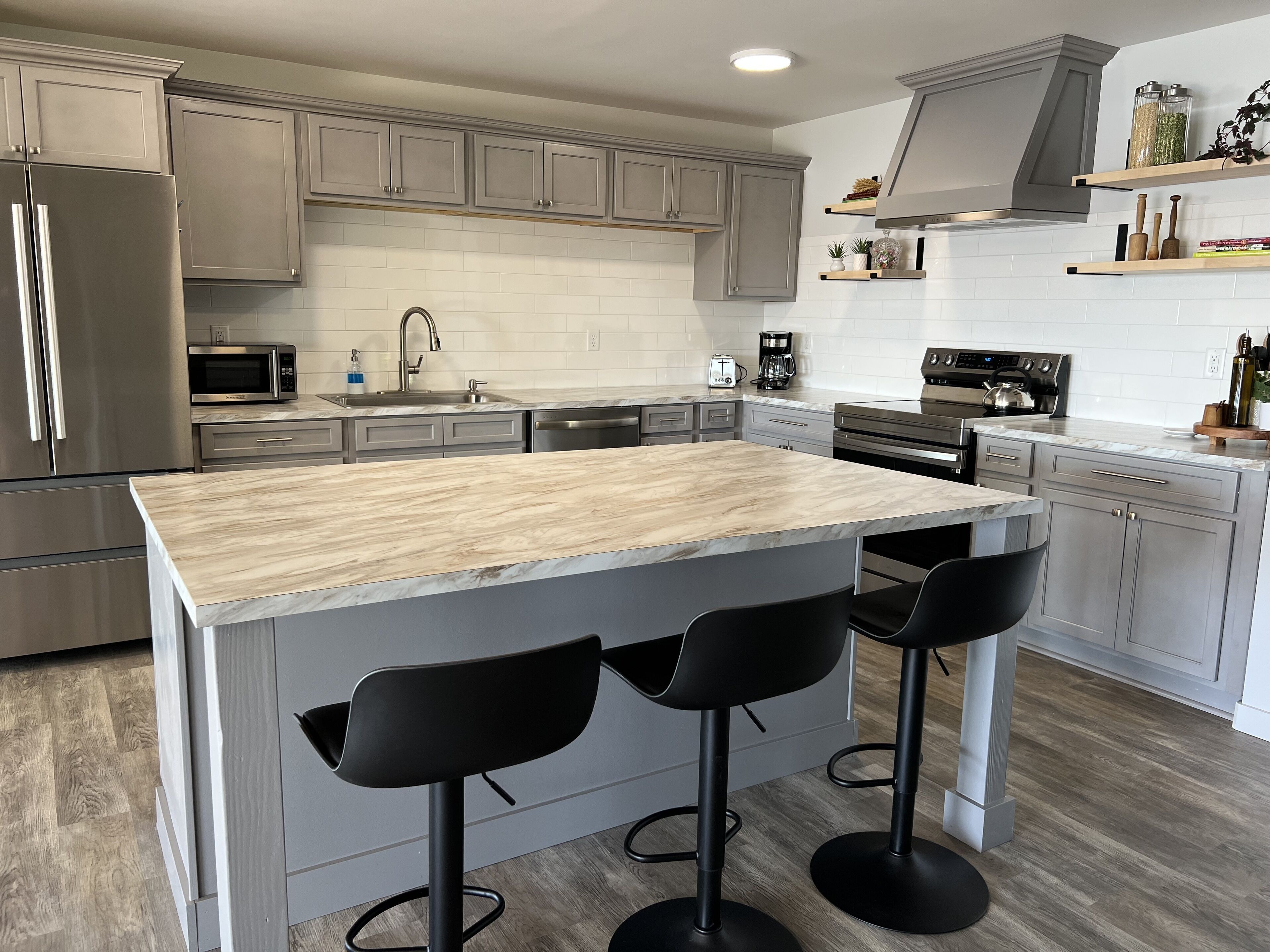 Kühlschrank, Mikrowelle, Ofen, Herdplatte