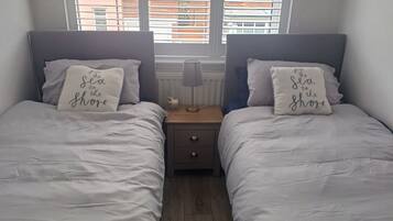 Apartment | 2 bedrooms, iron/ironing board, free WiFi, bed sheets