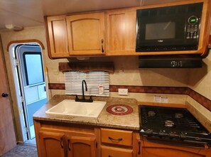 Private kitchen - Camper sleeps 6 Nestled in a Wooded Area. Pet Friendly, Fire Pit, spacious (Stockbridge)