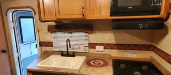 Camper sleeps 6 Nestled in a Wooded Area. Pet Friendly, Fire Pit, spacious