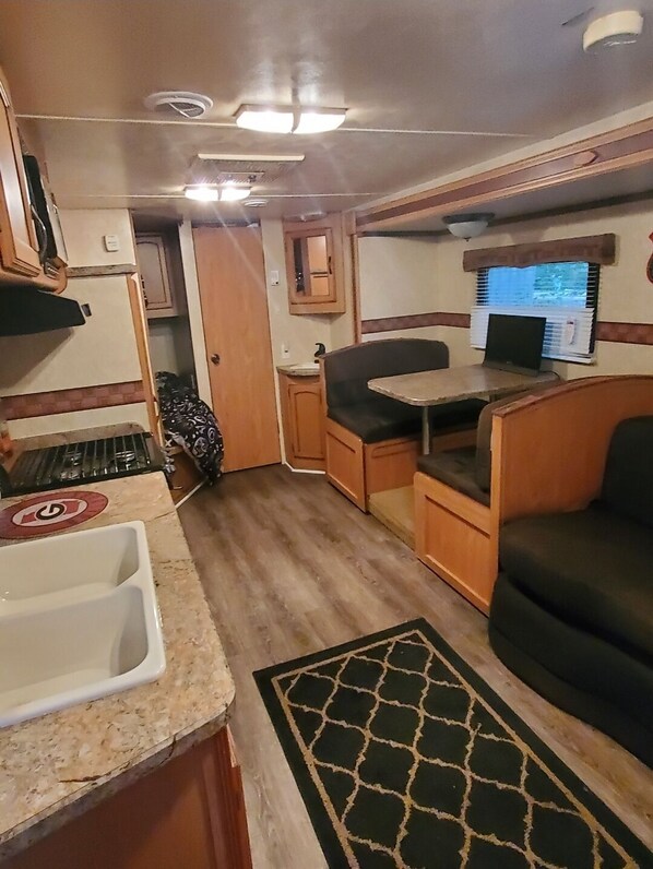 Interior - Camper sleeps 6 Nestled in a Wooded Area. Pet Friendly, Fire Pit, spacious (Stockbridge)