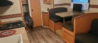 Camper sleeps 6 Nestled in a Wooded Area. Pet Friendly, Fire Pit, spacious