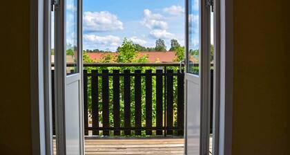 Large luxurious apartment in the middle of Unnaryd, WiFi, lake, own home, kanoe