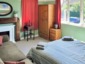 3 多间卧室、免费 WiFi、床单