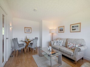TV - A perfect cottage for couples and friends alike. (Seamill, near West Kilbride)