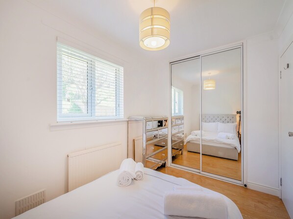 2 quartos, Wi-Fi de cortesia, roupa de cama