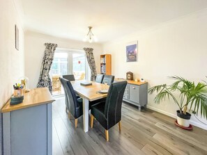 Dining - 3 bedroom accommodation in Buxton (Buxton)