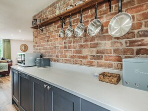 Interior - Dragonfly Den - UK44530 (Langton Hill, near Horncastle)