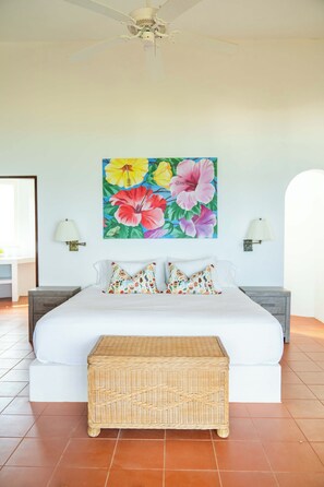 5 chambres, bureau, fer et planche à repasser, lit parapluie