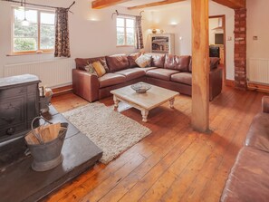 Fireplace - 4 bedroom accommodation in Stockton (Stockton)