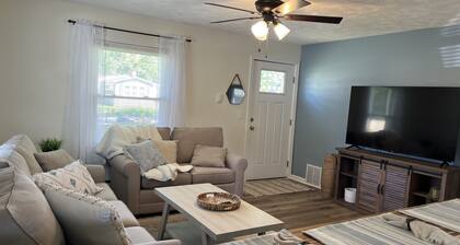 Avon Lake Updated 2 Bedroom Cottage near Lake Erie on Very Quite Wooded Street