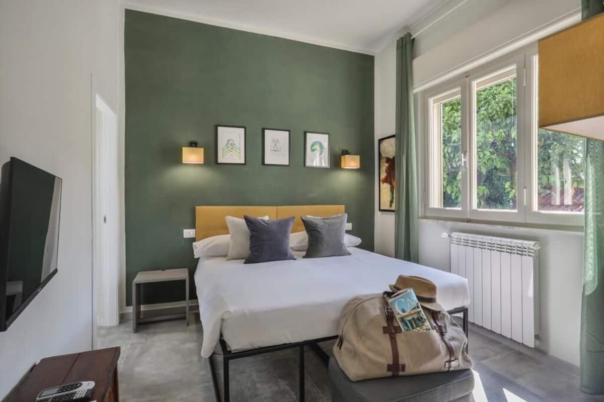 Habitación básica, vista al jardín | Ropa de cama de alta calidad, edredón y camas con pillow-top