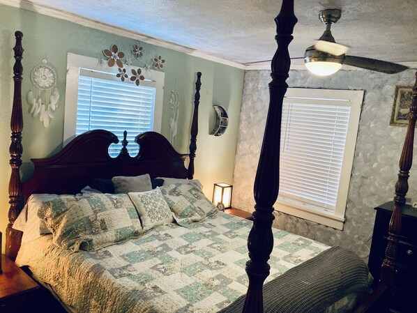 3 Schlafzimmer, Schreibtisch, Bügeleisen/Bügelbrett, WLAN