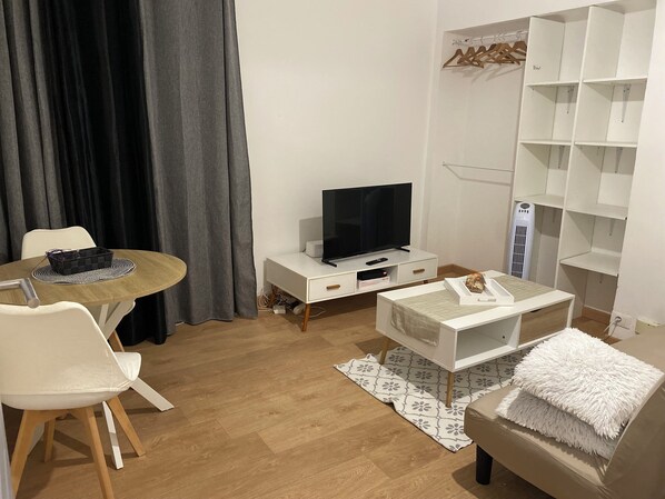 TV - Location Juillet Août (Nice)