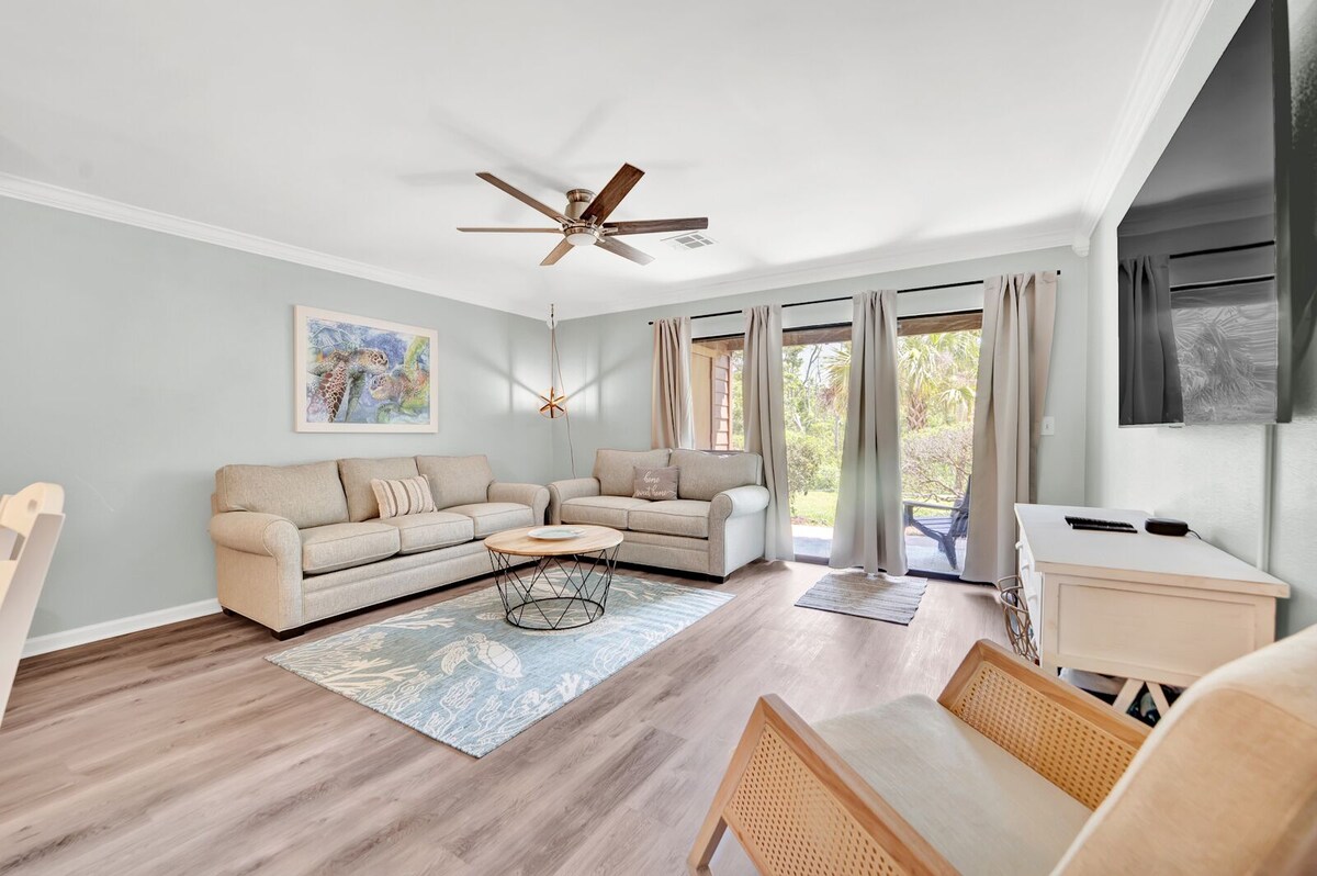 5 min walk to beach | PetsOK | Beach Amenities | WiFi, Close Parking and no elevators