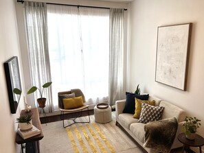 TV - Emerald Haven Seattle (Seattle)