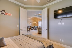 4 bedrooms, iron/ironing board, travel crib, internet