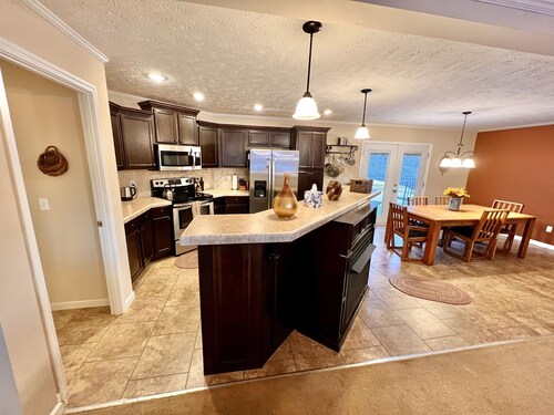 NetZero 3 Bedroom Farmhouse on Blue Ridge Parkway