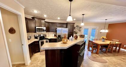 NetZero 3 Bedroom Farmhouse on Blue Ridge Parkway