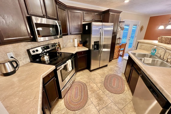 Frigorífic, microones, forn i placa de cuina