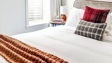 2 bedrooms, desk, iron/ironing board, travel cot