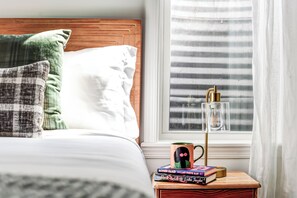 2 bedrooms, desk, iron/ironing board, travel crib