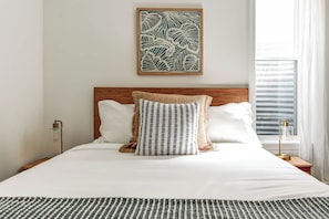2 bedrooms, desk, iron/ironing board, travel crib