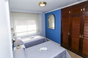 2 bedrooms, iron/ironing board, free WiFi, bed sheets