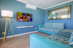TV - TOUS 3 Apartment - Only Families (Salou)