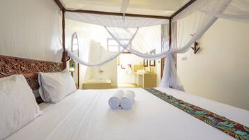 Family Penthouse | 3 bedrooms, in-room safe, blackout drapes, soundproofing