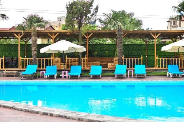 Outdoor pool, open 9:00 AM to 7:00 PM, pool umbrellas, pool loungers
