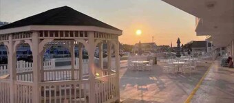 Freshly updated Beach Haven nestled on beautiful coast of Wildwood Crest! 