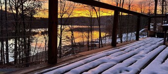 Lakefront at Lake Wallenpaupack with Private Dock 3bdr 2bath Hot Tub