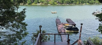 Lakefront at Lake Wallenpaupack with Private Dock 3bdr 2bath Hot Tub