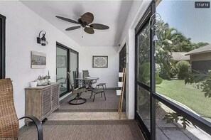 Outdoor dining - 5-Min to Fort Myers Beach, Sanibel & Captiva! (Fort Myers)