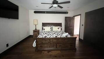 2 bedrooms, iron/ironing board, bed sheets