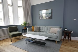 Smart TV, Netflix, books, streaming services