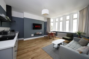 Smart TV, Netflix, books, streaming services