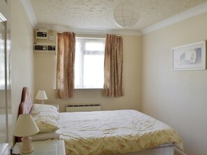 3 多间卧室、免费 WiFi、床单