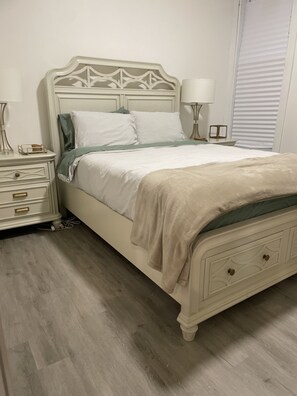 2 habitaciones, escritorio, tabla de planchar con plancha y wifi 