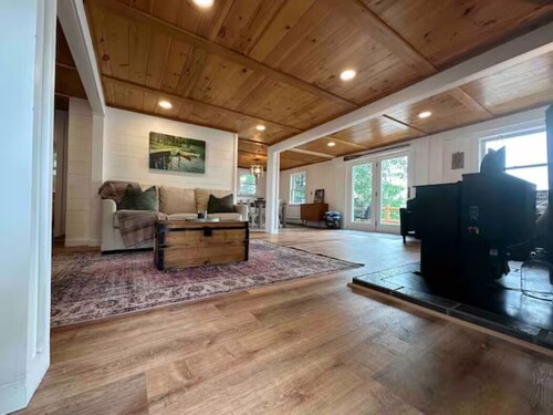 Lakefront Cottage w/Private Dock+60 mins to Acadia National Park