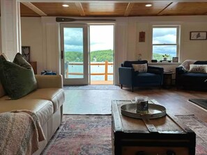 Smart TV, chimenea y impresora 