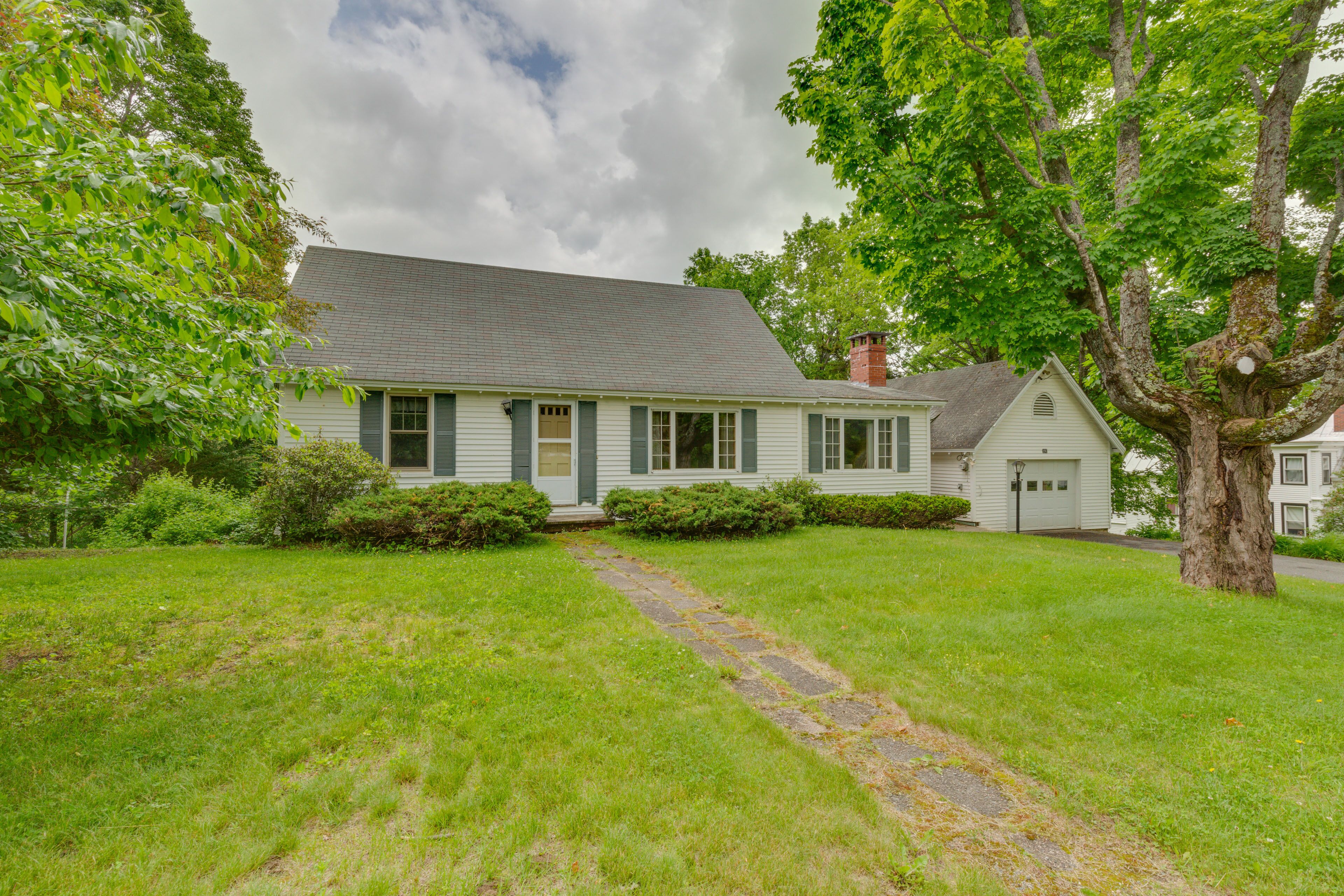 Cape House in Farmington w/ Shared Outdoor Pool!