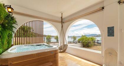Breathtaking Sea View With Jacuzzi for Couples and Families