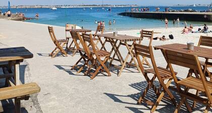 Maison de ville avec jardin, proche des plages