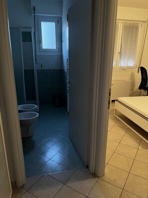 2 Schlafzimmer, Schreibtisch, Bügeleisen/Bügelbrett, kostenloses WLAN