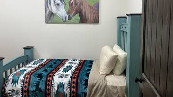 3 عدّة غرف نوم وملاءات أسرّة